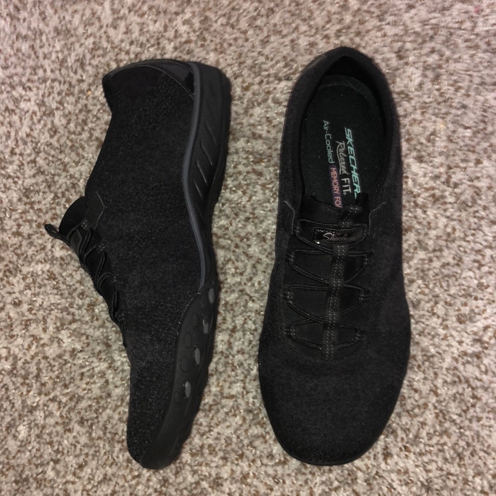Women’s black Skechers size 10